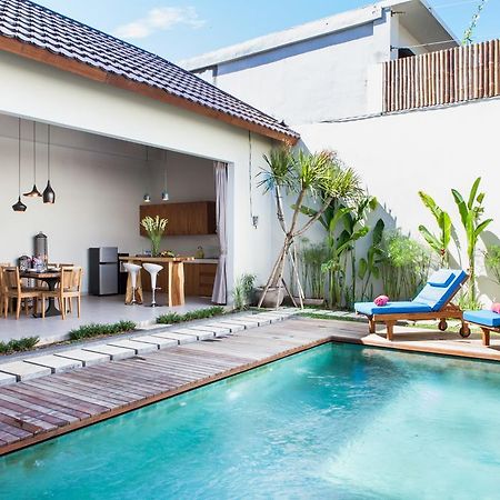 Maxwell Legian Villa Esterno foto