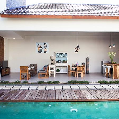 Maxwell Legian Villa Esterno foto